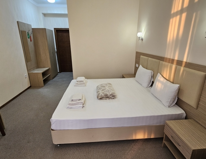 Делюкс 2-местный  DBL с балконом и видом на сквер - Отель «Белла» Гагра